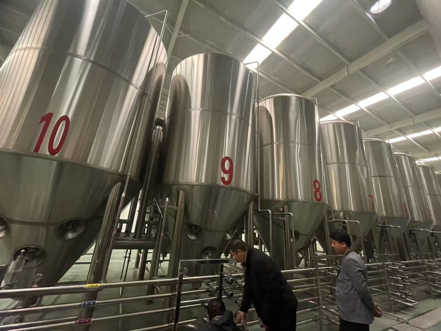 宁明精酿啤酒设备厂—平面布置、设备设计、制造、调试、培训等一条龙服务